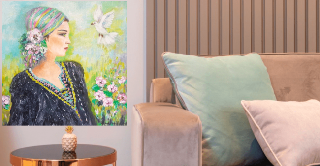 tableau femme et colombe peinture turquoise vert jaune rose décoration murale peint main artiste peintre Alarcon Dalvin