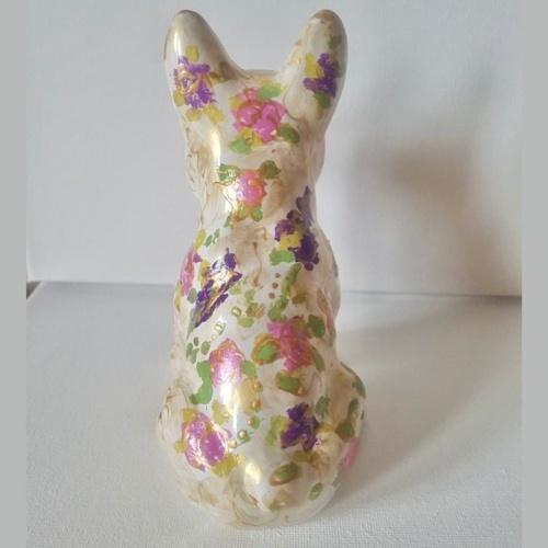 sculpture contemporaine bouledogue français statue fait main céramique artisanale blanche décor coloré fleuri
