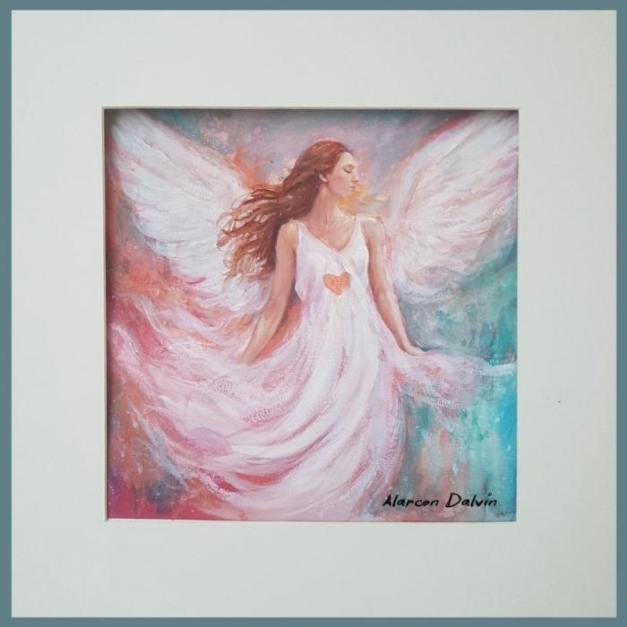 Vue complète du tableau aquarelle L'Ange de Paix, art spirituel moderne avec fond turquoise et rose, robe blanche et cœur symbolique. réalisé par l'artiste peintre Alarcon Dalvin