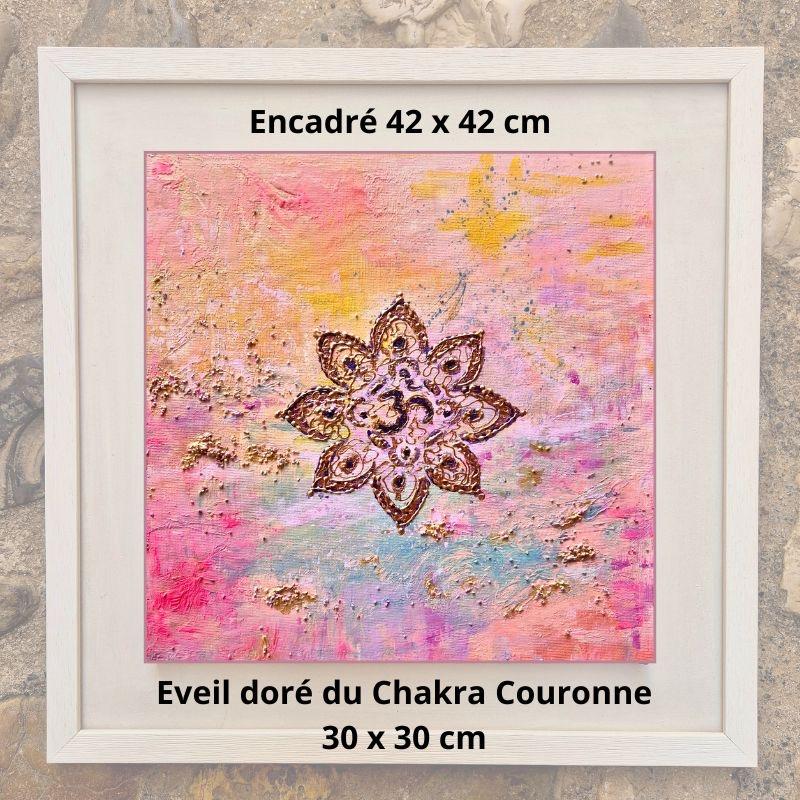Éveil doré du Chakra couronne , tableau abstrait carré rose 30 x 30 cm avec cadre blanc