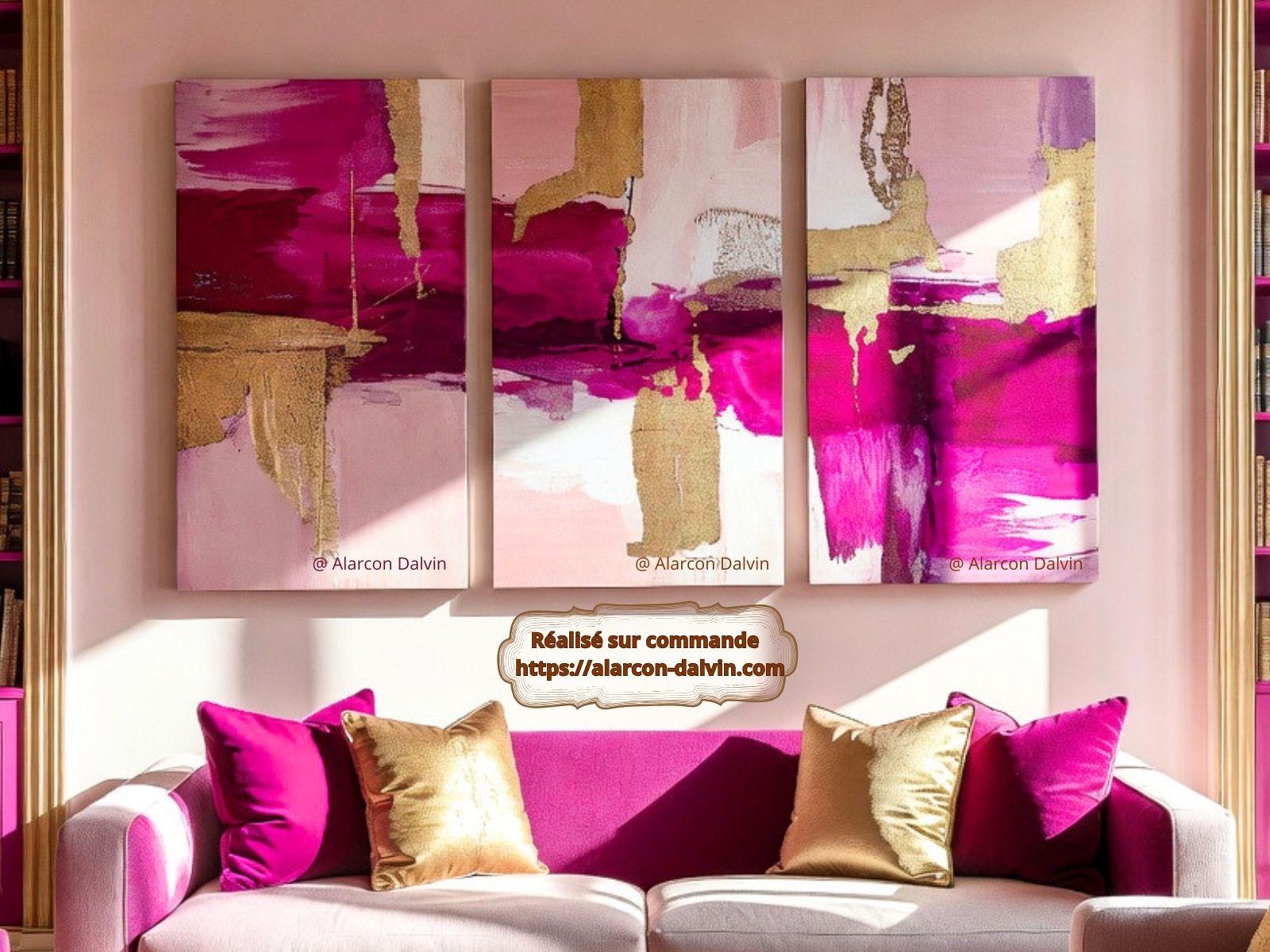 Tableau triptyque abstrait rose et doré fait main, œuvre moderne sur commande pour décoration murale élégante par Alarcon Dalvin