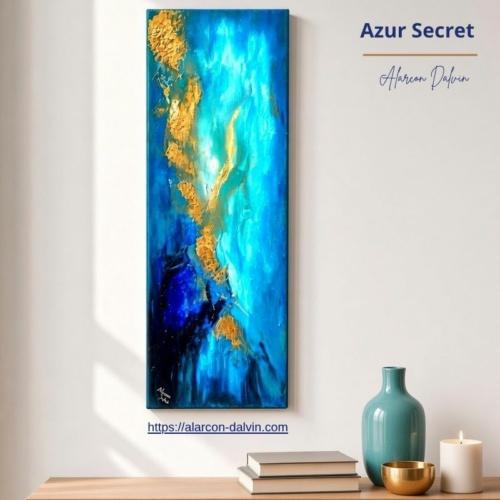 Tableau abstrait contemporain bleu Azur secret sur un mur blanc peint a la main acrylique sur toile rehaussé de feuilles d'or et d'or artiste peintre Alarcon Dalvin